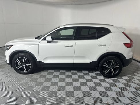 Used 2024 Volvo XC40 B5 Core AWD/4WD image 5