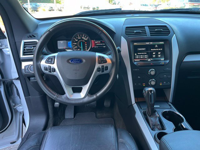 Used 2015 Ford Explorer XLT w/ Equipment Group 202A FWD image 18
