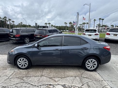 Used 2018 Toyota Corolla LE FWD image 2