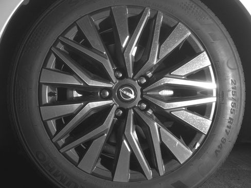 Used 2025 Nissan Altima 2.5 SV FWD image 12