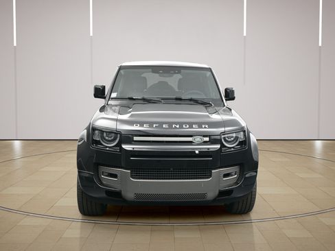 Used 2025 Land Rover Defender 110 X-Dynamic SE AWD/4WD image 24