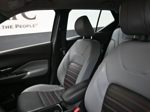 Used 2023 Nissan Kicks SR w/ SR Premium Package FWD image 16