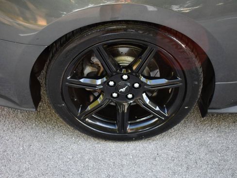 Used 2020 Ford Mustang GT w/ Black Accent Package RWD image 27