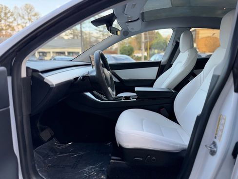 Used 2021 Tesla Model Y Long Range image 24