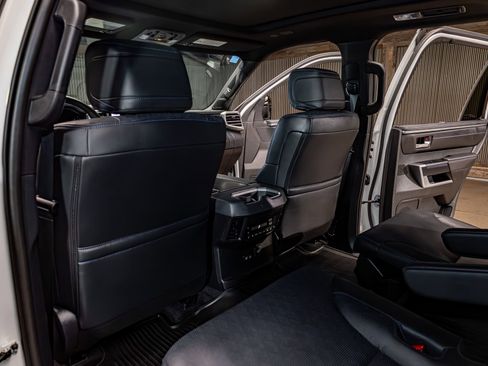 Used 2025 Toyota Sequoia Platinum AWD/4WD image 22