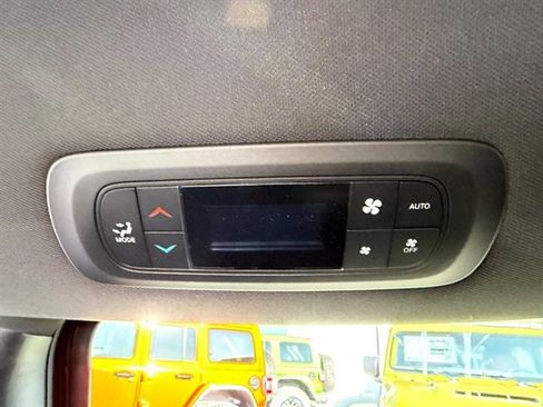 New 2026 Chrysler Pacifica Select w/ S Appearance Package image 11