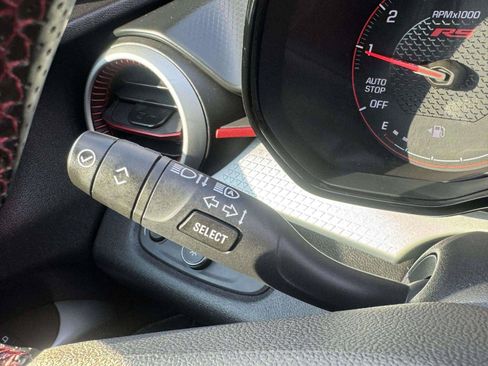 Used 2024 Chevrolet Trax RS w/ Sunroof Package FWD image 24