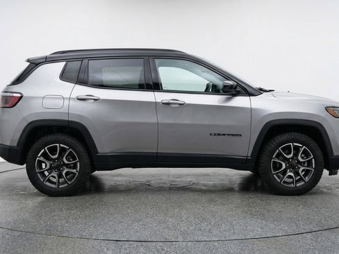 Used 2025 Jeep Compass Trailhawk AWD/4WD image 11