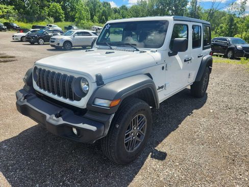 Used 2025 Jeep Wrangler Unlimited Sport AWD/4WD image 3