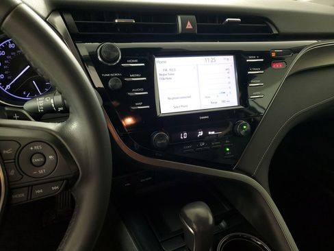 Used 2020 Toyota Camry SE image 16