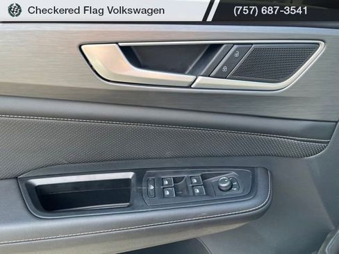 Used 2024 Volkswagen Atlas Cross Sport SE image 12