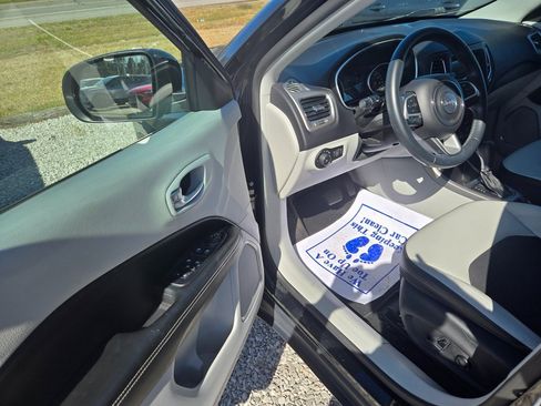 Used 2017 Jeep Compass Latitude w/ Popular Equipment Group image 6