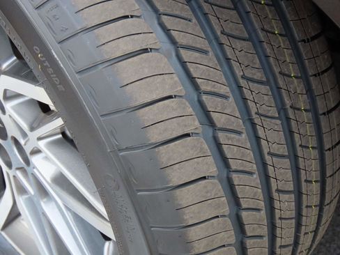 Used 2025 Genesis G80 2.5T image 7