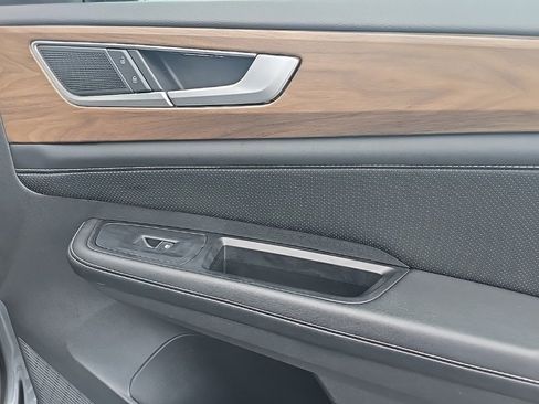 Used 2024 Volkswagen Atlas SE image 24