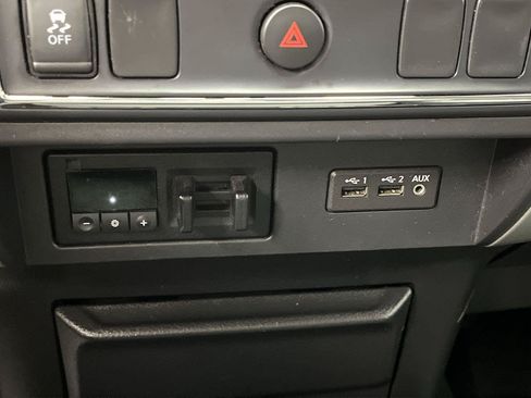 Used 2019 Nissan Titan SV AWD/4WD image 21