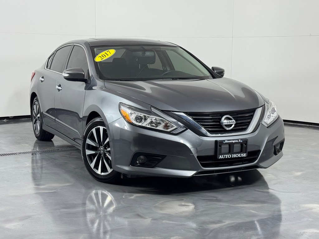 Used 2017 Nissan Altima 2.5 SV w/ Convenience Package FWD image 2
