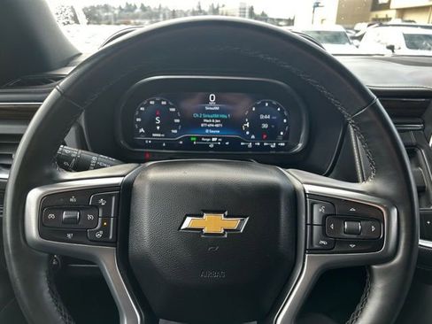 Used 2023 Chevrolet Suburban Premier image 17