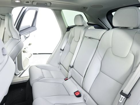 New 2026 Volvo XC60 B5 Ultra w/ Climate Package image 21