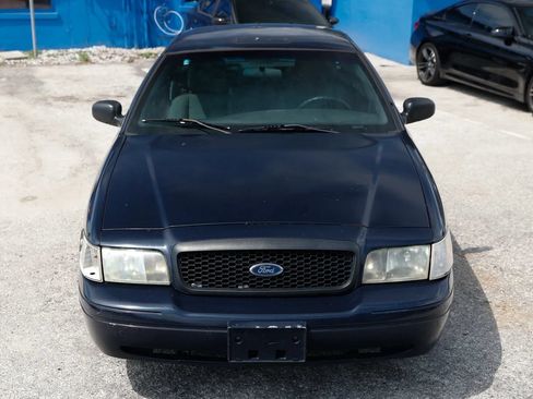 Used 2011 Ford Crown Victoria Police Interceptor w/ Comfort & Convenience Group RWD image 9