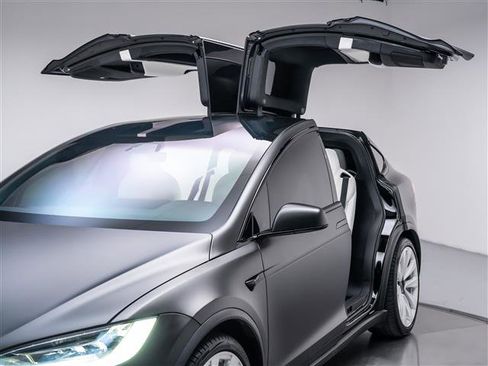 Used 2022 Tesla Model X Plaid image 15