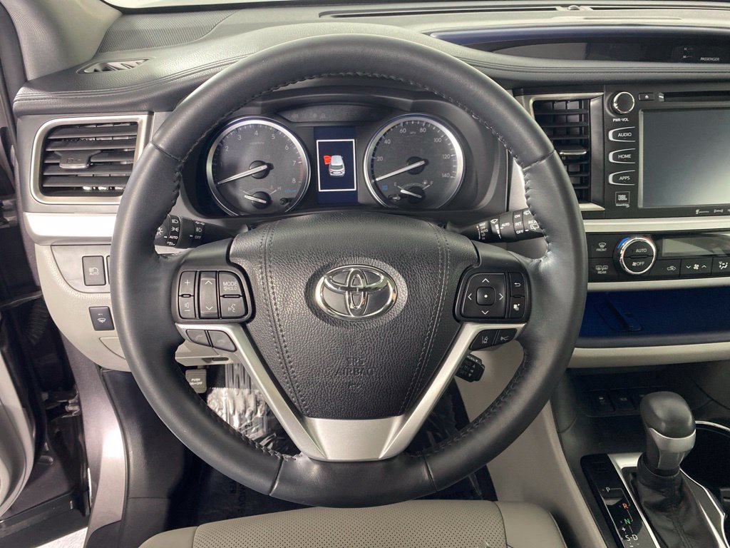 Used 2019 Toyota Highlander Limited Platinum AWD/4WD image 16