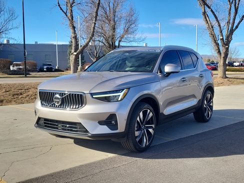 Certified 2023 Volvo XC40 B5 Plus w/ Protection Package Premier image 4