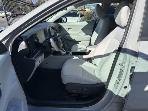 Used 2025 Hyundai Kona SEL image 11