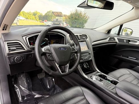 Used 2018 Ford Fusion SE w/ Equipment Group 602A FWD image 13