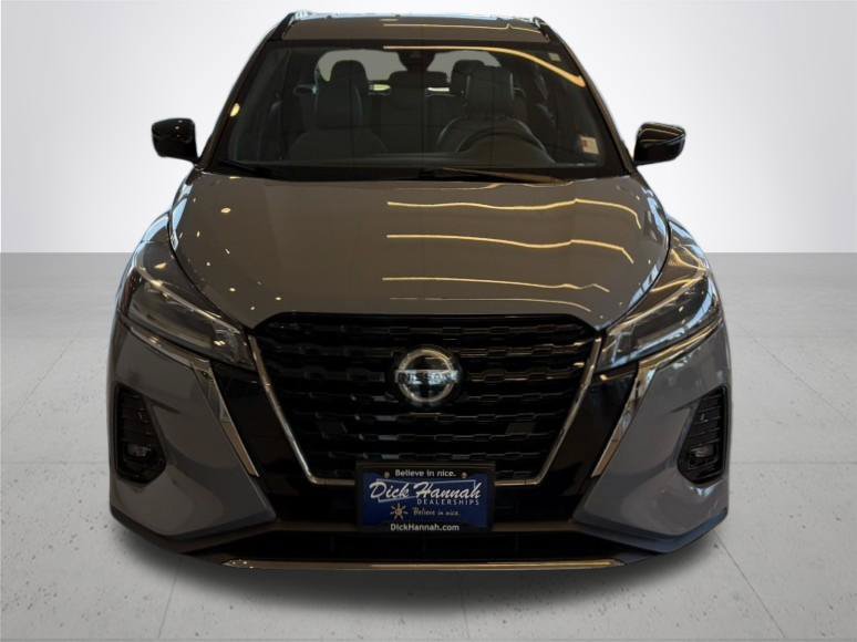 Used 2021 Nissan Kicks SR w/ SR Premium Package FWD image 3