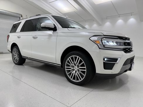 Used 2022 Ford Expedition Limited image 1