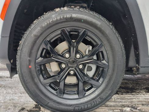 New 2026 Jeep Grand Cherokee Altitude image 7