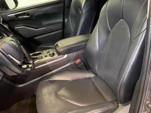 Used 2023 Toyota Highlander Limited AWD/4WD image 18