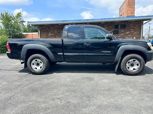 Used 2015 Toyota Tacoma 4x4 Access Cab V6 image 2