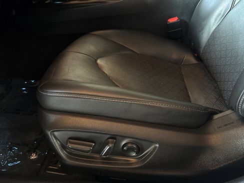 Used 2022 Toyota Camry XSE FWD image 13
