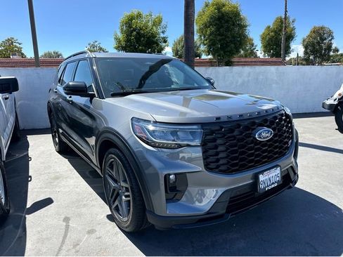 Used 2025 Ford Explorer ST AWD/4WD image 3