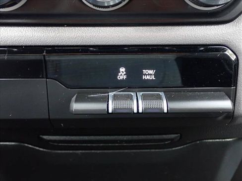 Used 2022 RAM 1500 Big Horn AWD/4WD image 17