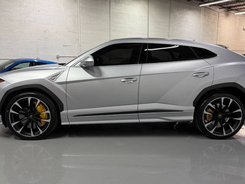Used 2022 Lamborghini Urus AWD/4WD image 24