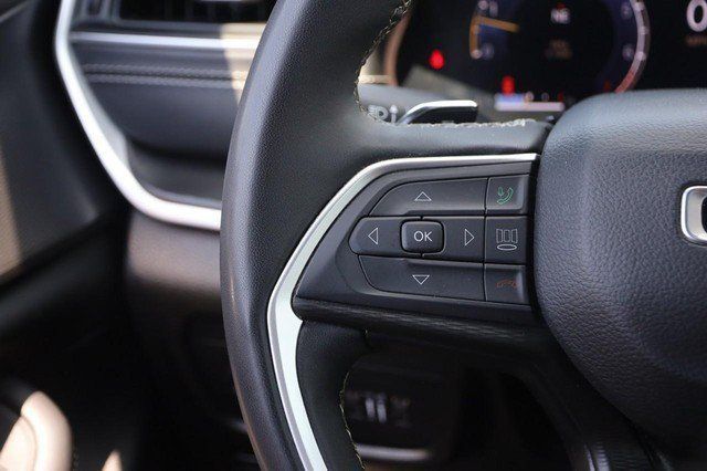 Used 2024 Jeep Grand Cherokee Altitude AWD/4WD image 12