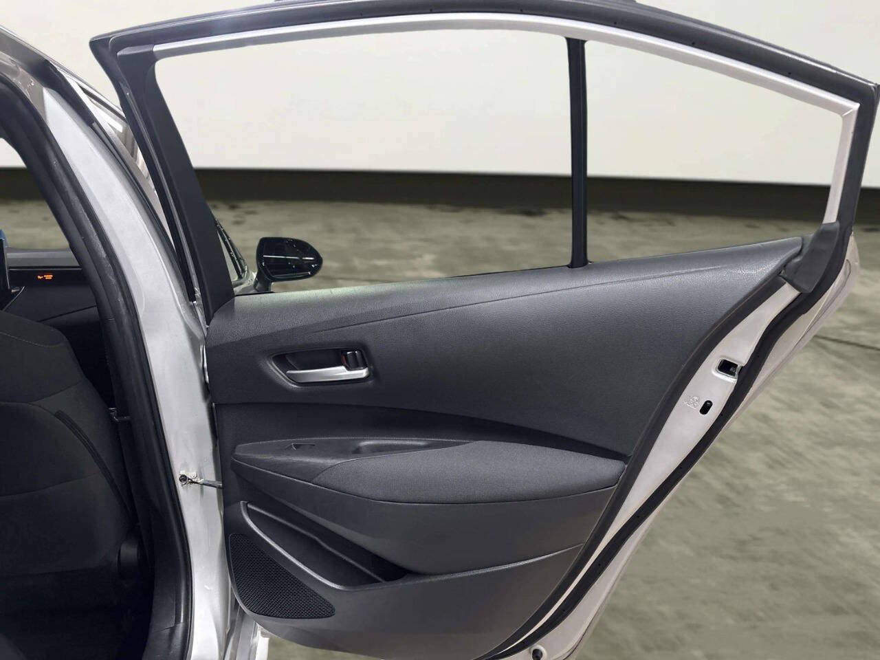 Used 2021 Toyota Corolla LE FWD image 16