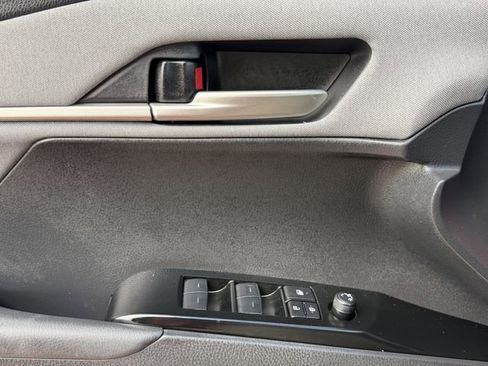 Used 2025 Toyota Camry LE w/ Convenience Package image 23