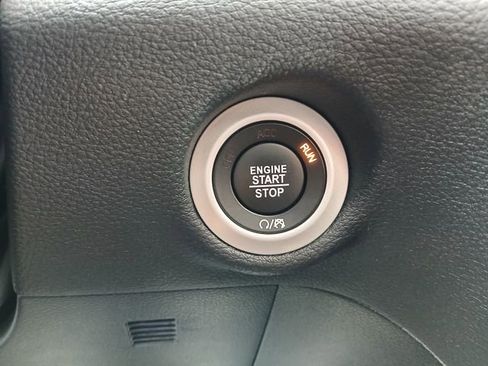 Used 2025 Chrysler Pacifica Pinnacle FWD image 30