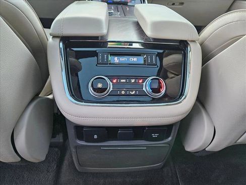 Used 2018 Lincoln Navigator Select w/ Technology Package image 17