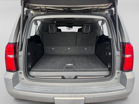 Used 2019 Chevrolet Suburban LT RWD image 31