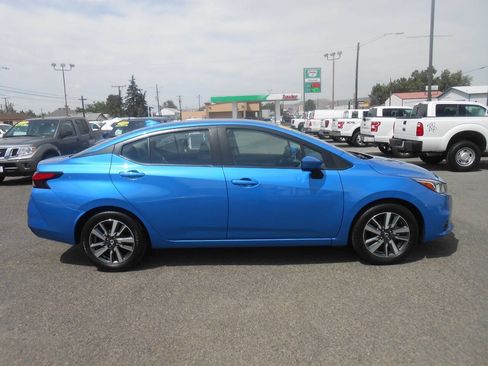 Used 2021 Nissan Versa SV FWD image 2