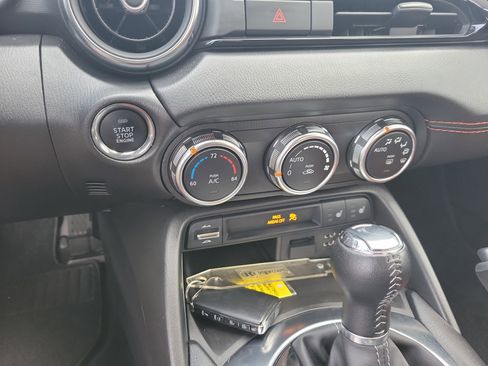 Used 2022 MAZDA MX-5 Miata RF Grand Touring image 9