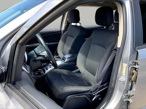 Used 2018 Dodge Journey SE FWD image 8