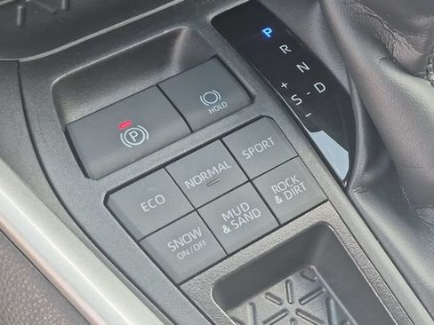 Used 2025 Toyota RAV4 XLE AWD/4WD image 23