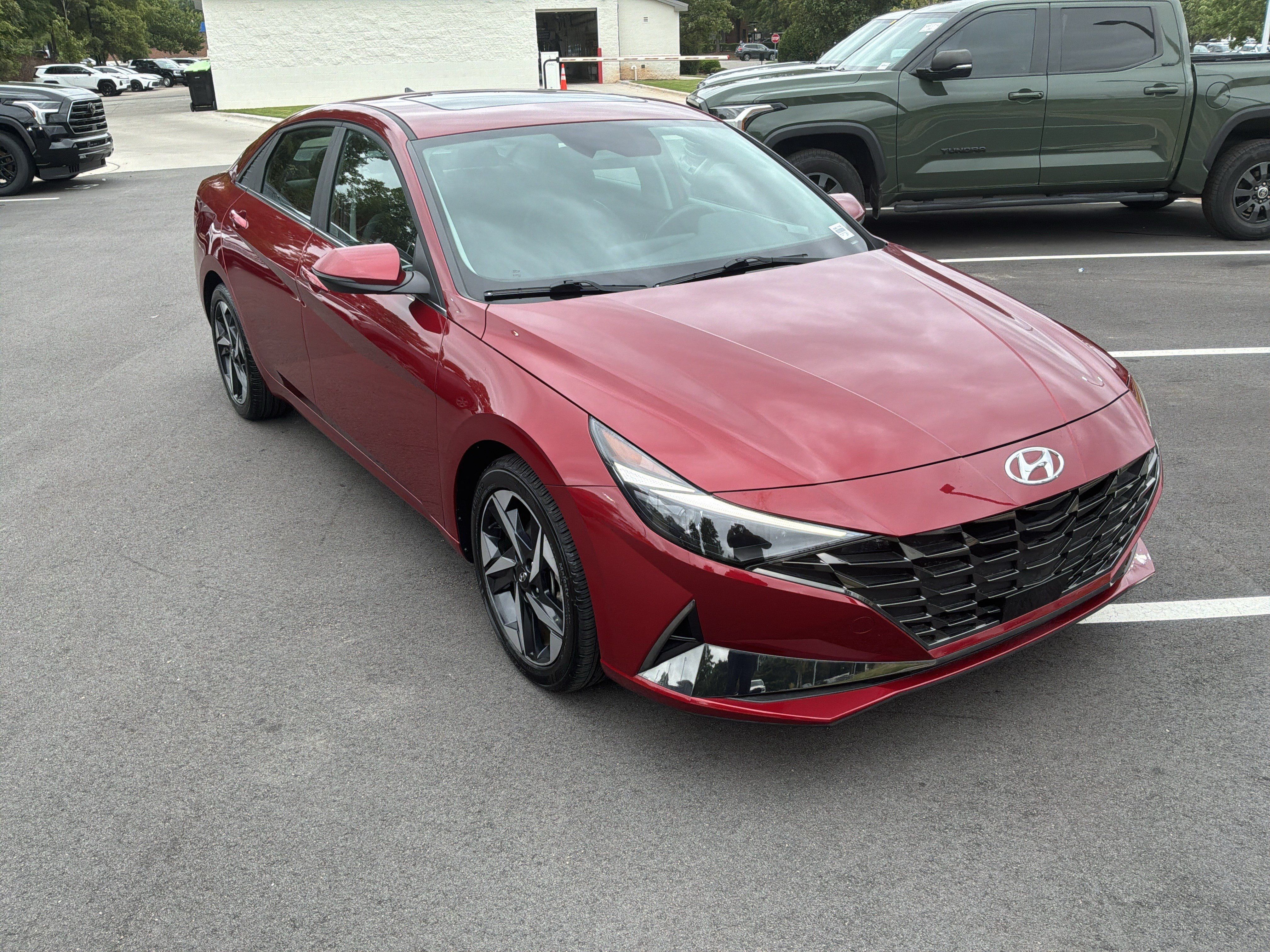 Used 2023 Hyundai Elantra Limited FWD image 2