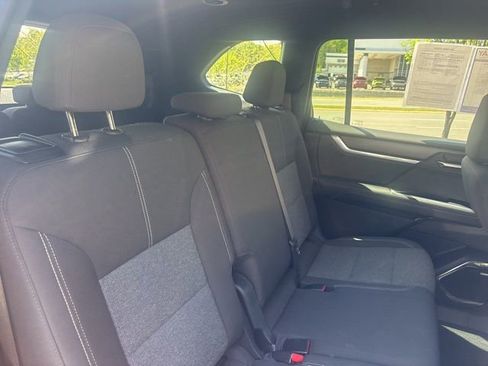 Used 2025 GMC Acadia Elevation FWD image 16