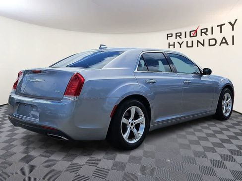 Used 2016 Chrysler 300 C RWD image 4